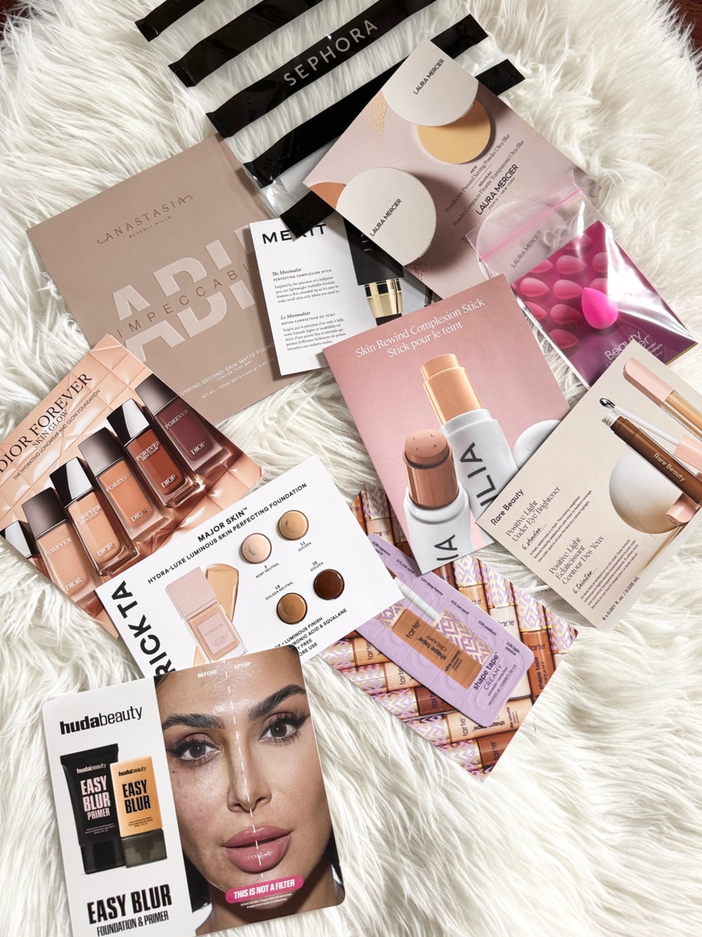 SEPHORA Foundation and concealer with mini beauty blender sample pack